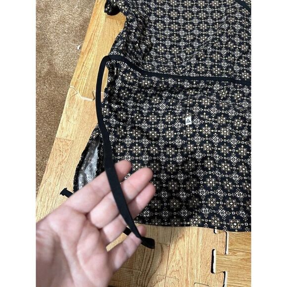 CHEROKEE Studio 3815C scrubs top dental medical nurse vet M black floral wrap - Picture 6 of 6